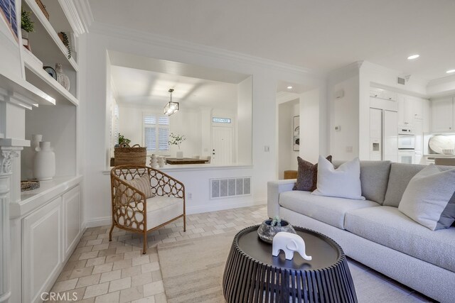 2569 Bungalow Pl, Corona Del Mar, CA 92625 - living area with crown molding and recessed lighting