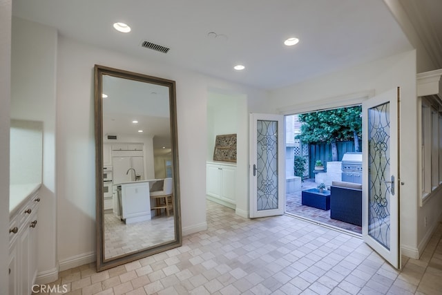 2569 Bungalow Pl, Corona Del Mar, CA 92625 - foyer featuring recessed lighting