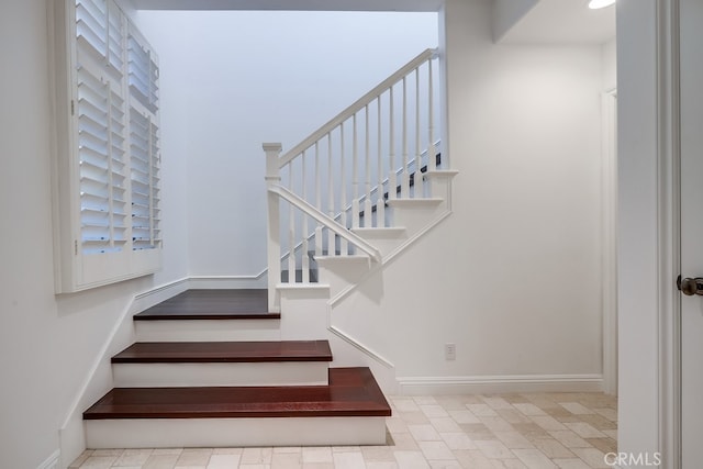 2569 Bungalow Pl, Corona Del Mar, CA 92625 - staircase featuring baseboards