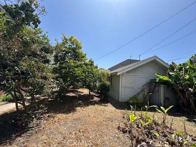 1045 Gladys Ave, Long Beach, CA 90804 - view of yard with a storage shed