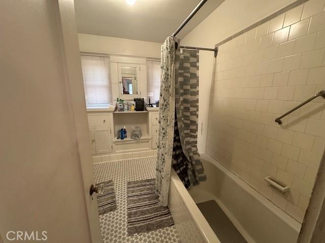 1045 Gladys Ave, Long Beach, CA 90804 - bathroom featuring shower / bath combination with curtain