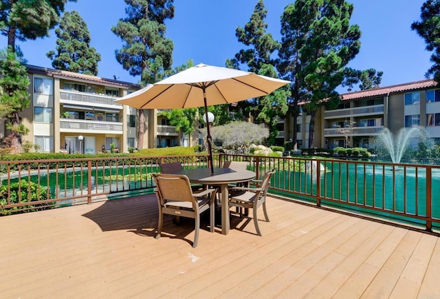 4600 Lamont St Unit 106, San Diego, CA 92109 - wooden terrace featuring outdoor dining area