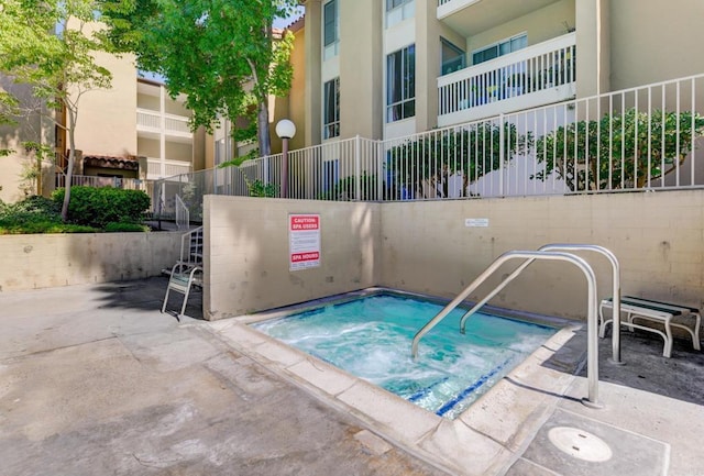 4600 Lamont St Unit 106, San Diego, CA 92109 - view of swimming pool featuring a hot tub