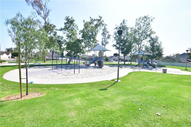 9 Aberdeen St, Irvine, CA 92620 - surrounding community with a yard