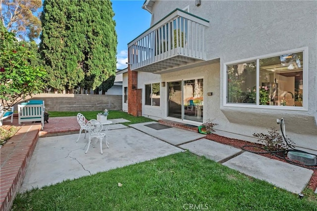 9 Aberdeen St, Irvine, CA 92620 - back of property featuring a balcony, stucco siding, and a patio area