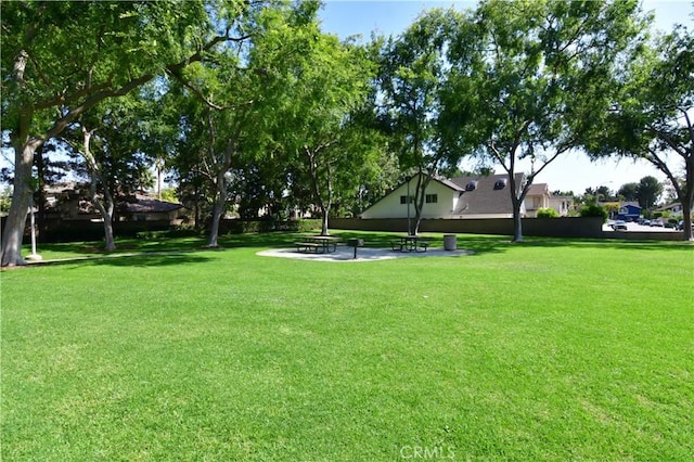 9 Aberdeen St, Irvine, CA 92620 - view of green lawn