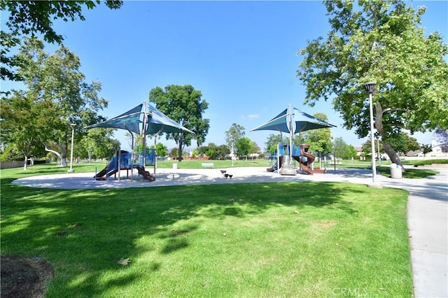9 Aberdeen St, Irvine, CA 92620 - community playground with a yard