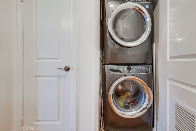 6938 Laurel Canyon Blvd Unit 101, North Hollywood, CA 91605 - laundry area with stacked washer / dryer