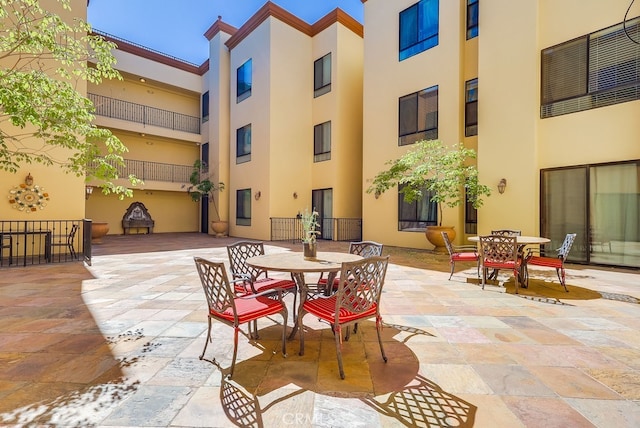 6938 Laurel Canyon Blvd Unit 101, North Hollywood, CA 91605 - view of patio with outdoor dining area