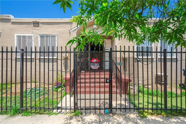 1139 E 68th St, Los Angeles, CA 90001 - gate with a fenced front yard