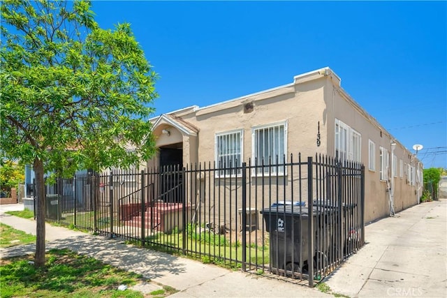 1139 E 68th St, Los Angeles, CA 90001 - view of front of home featuring stucco siding and a fenced front yard