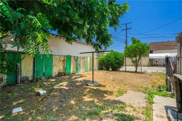 1139 E 68th St, Los Angeles, CA 90001 - view of fenced backyard
