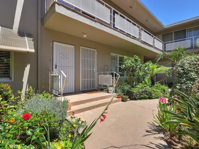 3042 E 3rd St Unit 5, Long Beach, CA 90814 - entrance to property with stucco siding