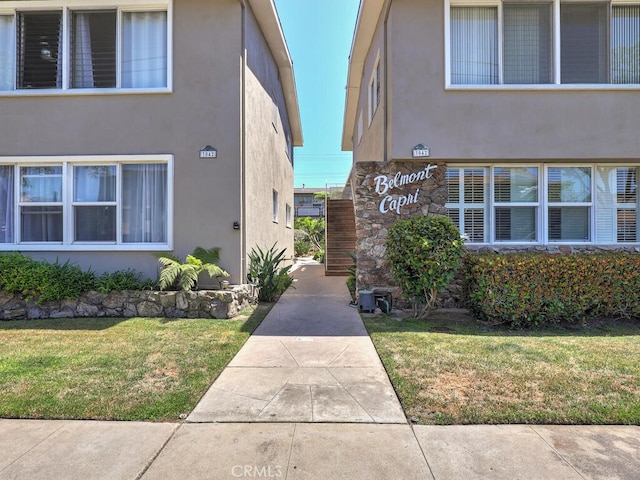 3042 E 3rd St Unit 5, Long Beach, CA 90814 - exterior space with stucco siding, a yard, and stone siding