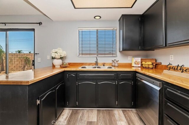 3920 Roxbury Dr, Hemet, CA 92545 - kitchen featuring dishwasher, dark cabinets, and a peninsula