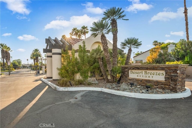43791 Calle Las Brisas W, Palm Desert, CA 92211 - community / neighborhood sign featuring a gate