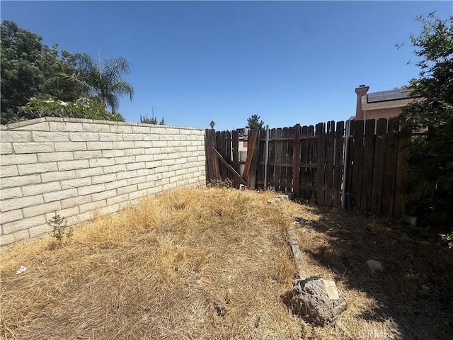 15569 Athol St, Fontana, CA 92335 - view of yard