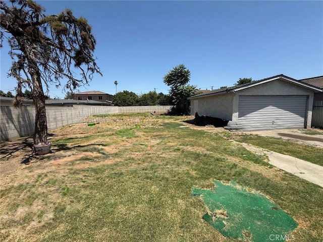2516 Tamora Ave, South El Monte, CA 91733 - view of yard featuring a garage