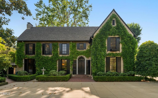 1241 S Oak Knoll Ave, Pasadena, CA 91106 - tudor home featuring stucco siding and a chimney