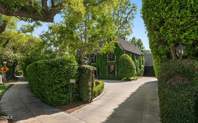 1241 S Oak Knoll Ave, Pasadena, CA 91106 - view of front of house featuring a shingled roof