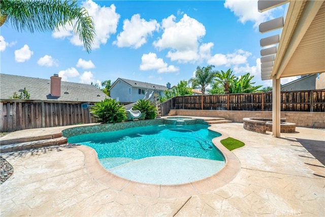 35459 Azalea Cir, Winchester, CA 92596 - view of swimming pool with a patio, a fenced backyard, and a pool with connected hot tub