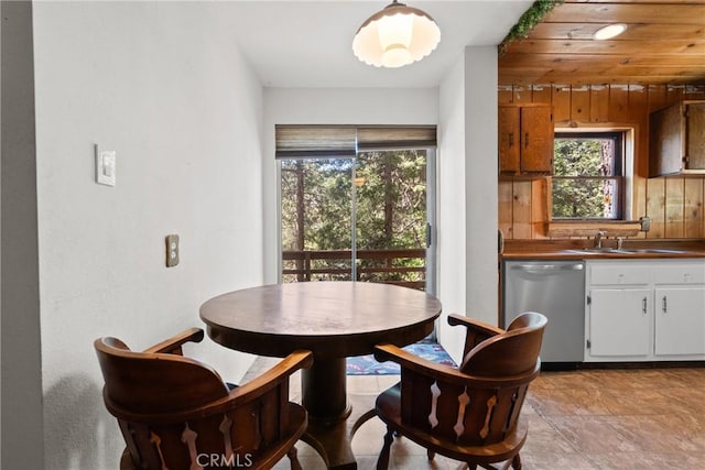 26251 Alpine Ln, Twin Peaks, CA 92391 - view of dining space