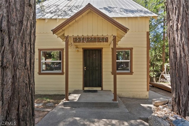 26251 Alpine Ln, Twin Peaks, CA 92391 - property entrance