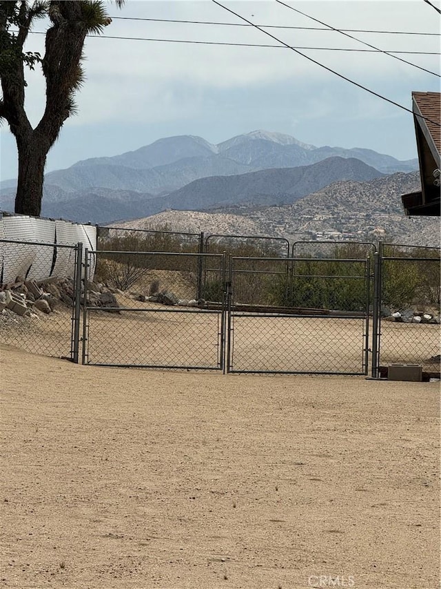 7395 Sage Ave, Yucca Valley, CA 92284 - view of yard featuring a gate and a mountain view