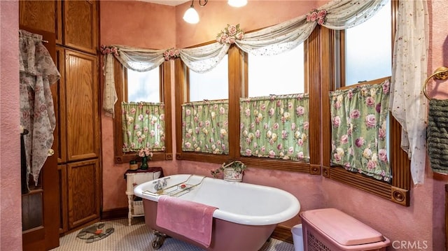 24083 Cresta Dr, Crestline, CA 92325 - full bath with a freestanding tub
