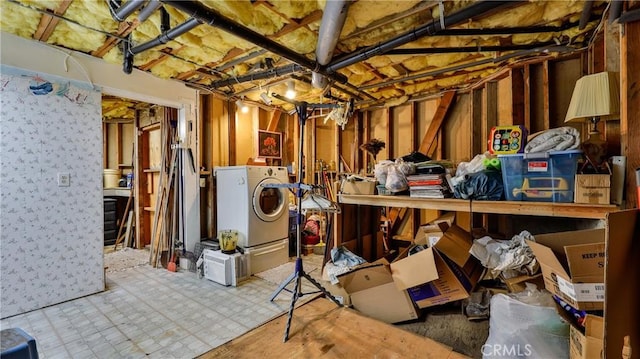 24083 Cresta Dr, Crestline, CA 92325 - unfinished below grade area with washer / clothes dryer and wallpapered walls