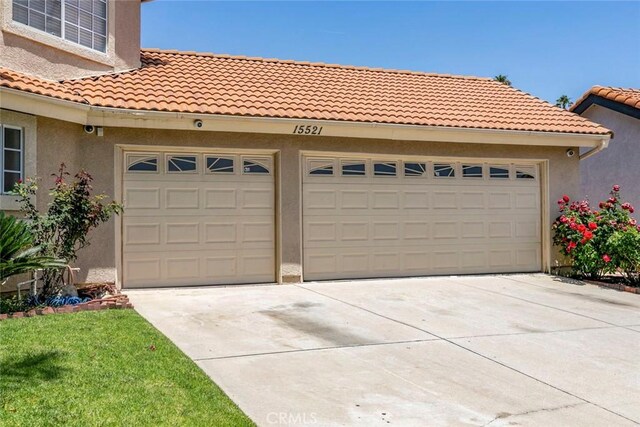 15521 Sandra Ln, Sylmar, CA 91342 - garage featuring driveway