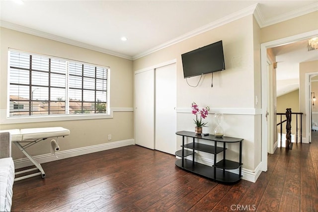 15521 Sandra Ln, Sylmar, CA 91342 - interior space with hardwood / wood-style flooring, crown molding, and recessed lighting