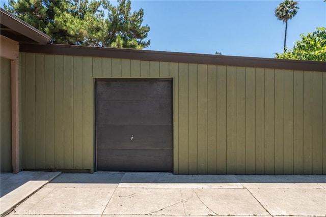 14137 Viburnum Dr, Whittier, CA 90604 - view of garage