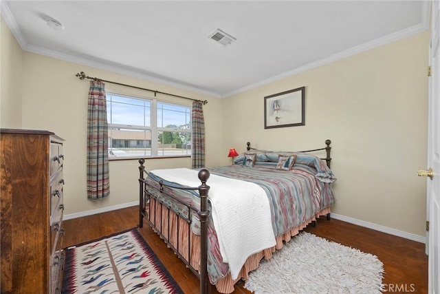 28201 Stallion Springs Dr, Tehachapi, CA 93561 - bedroom with wood finished floors and crown molding