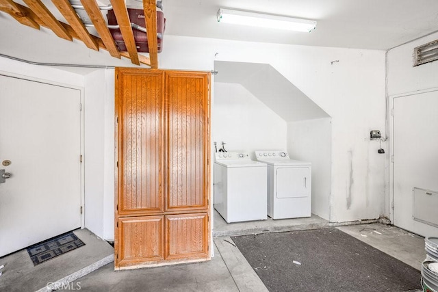 27625 Primrose Ln, Castaic, CA 91384 - laundry area with washer and clothes dryer