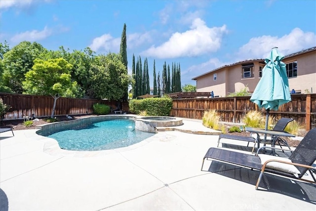 42365 Westar Ct, Murrieta, CA 92562 - view of pool with a fenced backyard, a patio, and a pool with connected hot tub