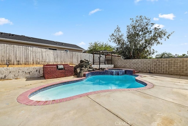2134 Moonlight Ct, Palmdale, CA 93550 - view of swimming pool with a patio, a fenced backyard, and a pool with connected hot tub