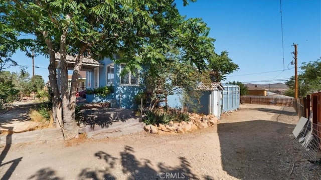 533 E Fredricks St, Barstow, CA 92311 - view of yard with a storage unit