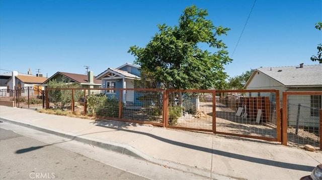 533 E Fredricks St, Barstow, CA 92311 - gate with a fenced front yard