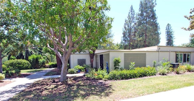 170 Avenida Majorca Unit A, Laguna Woods, CA 92637 - view of front facade with an attached garage and stucco siding