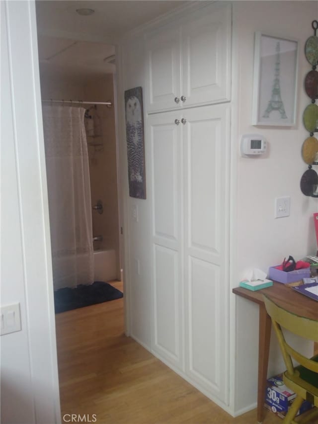 13141 Shawnee Ln Unit M-11 # 267-C, Seal Beach, CA 90740 - hall with light wood-style flooring