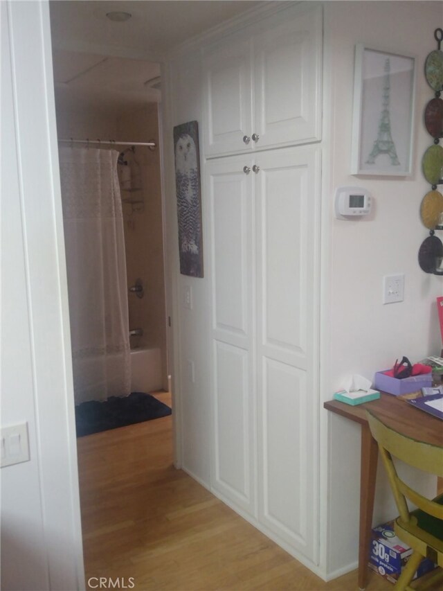 13141 Shawnee Ln Unit M-11 # 267-C, Seal Beach, CA 90740 - hall with light wood-style flooring