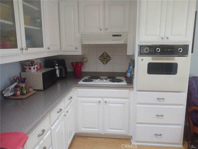13141 Shawnee Ln Unit M-11 # 267-C, Seal Beach, CA 90740 - kitchen with white appliances, under cabinet range hood, and white cabinetry