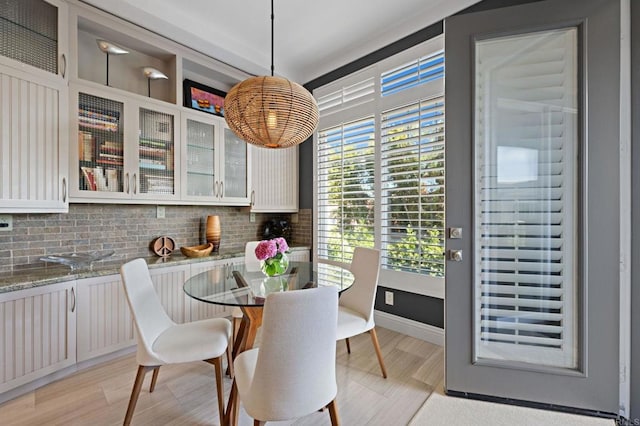 834 S Cedros, Solana Beach, CA 92075 - dining space with light wood-style floors