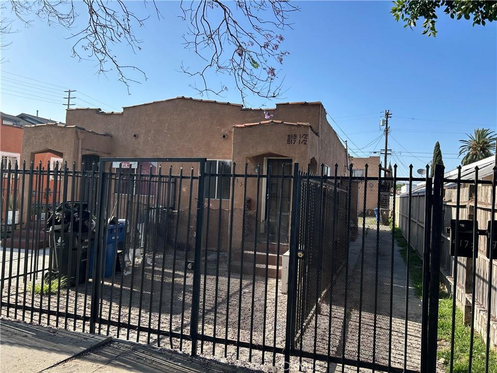 915 E 80th St, Los Angeles, CA 90001 - gate with a fenced front yard