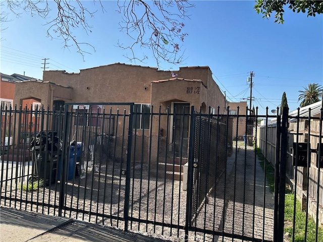 915 E 80th St, Los Angeles, CA 90001 - gate with a fenced front yard