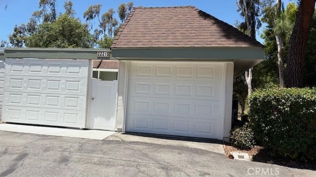 22215 Caminito Vino, Laguna Hills, CA 92653 - view of garage