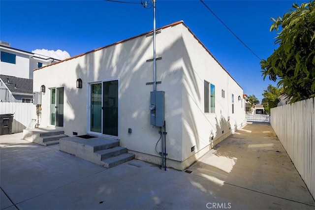21312133 S Cloverdale Ave, Los Angeles, CA 90016 - back of property with stucco siding and a patio area