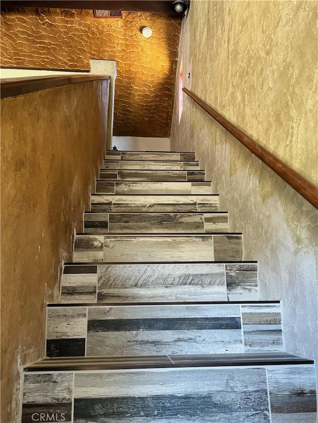2617 Arbor Dr, Frazier Park, CA 93225 - staircase featuring a textured wall