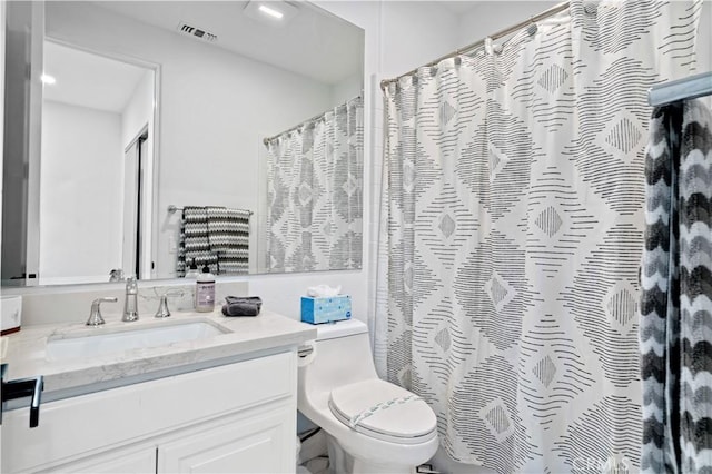 56610 Muirfield Ln, Quinta, CA 92253 - full bathroom featuring vanity and a shower with curtain
